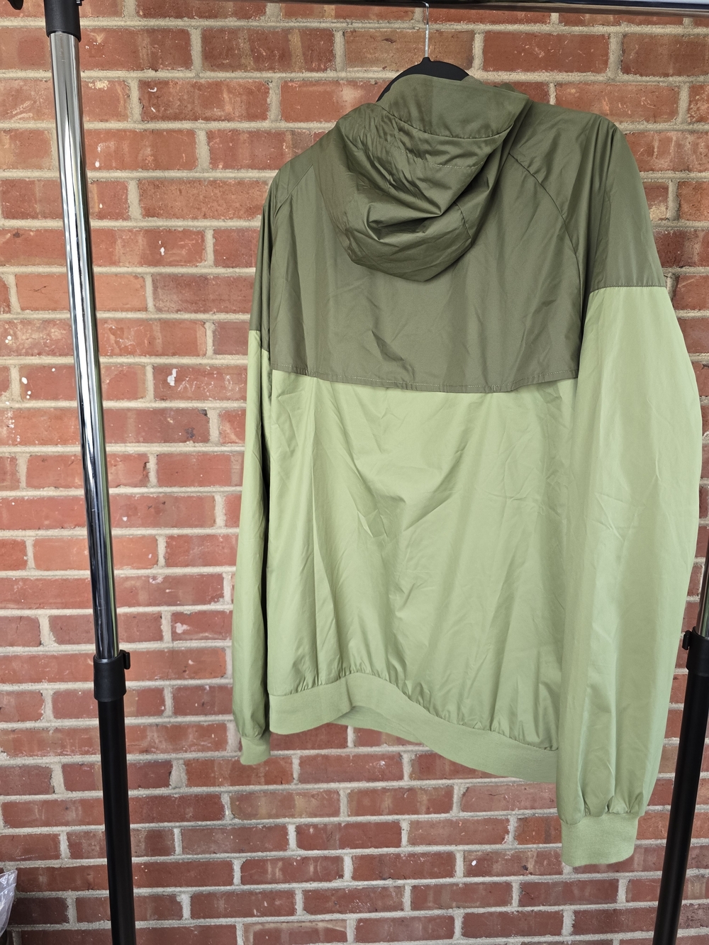 Nike Men’s Two-Tone Olive Green Windbreaker Jacket - Picture 5 of 7